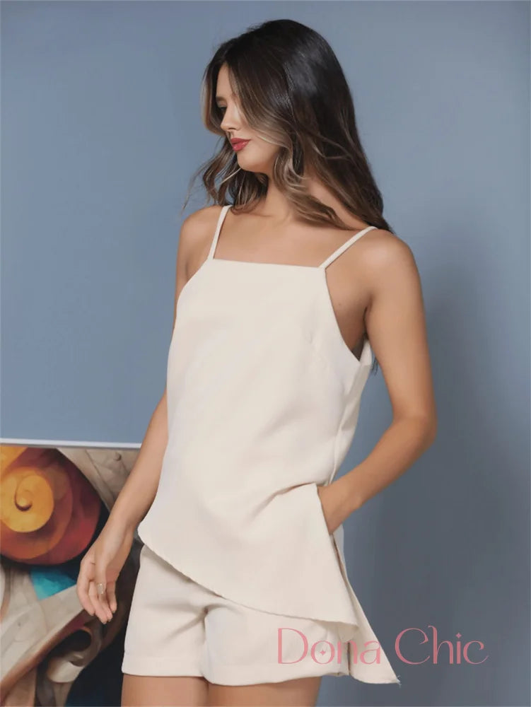Conjunto Assimétrico Com Regata Solta E Short Clássico Conjunto Assimétrico Com Regata Solta E Short Clássico