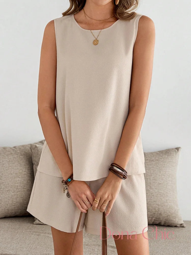 Conjunto Blusa Botões Nas Costas E Short De Cintura Alta Conjunto Blusa Botões Nas Costas E Short De Cintura Alta