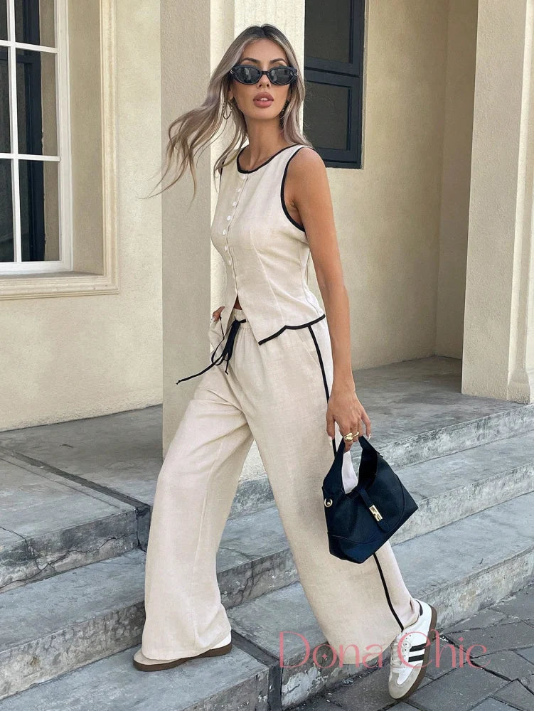 Conjunto Blusa Com Botões E Calça Flare e Cinto Ajustável Conjunto Blusa Com Botões E Calça Flare e Cinto Ajustável