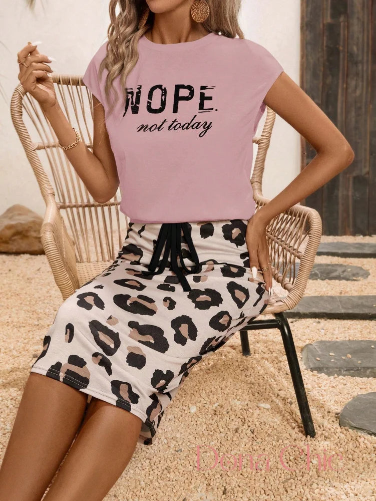 Conjunto Camiseta Estampada Com Saia Animal Print Conjunto Camiseta Estampada Com Saia Animal Print