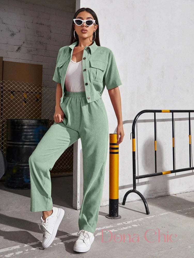 Conjunto Com Camisa Cropped E Calça De Cintura Alta Conjunto Com Camisa Cropped E Calça De Cintura Alta