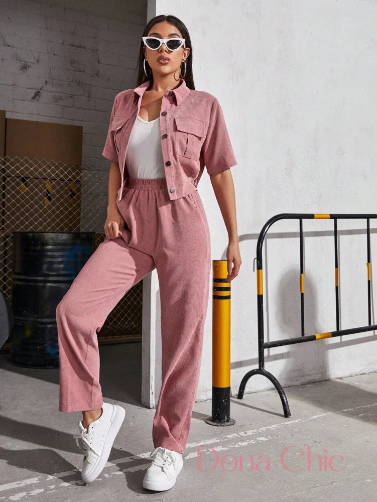 Conjunto Com Camisa Cropped E Calça De Cintura Alta Conjunto Com Camisa Cropped E Calça De Cintura Alta