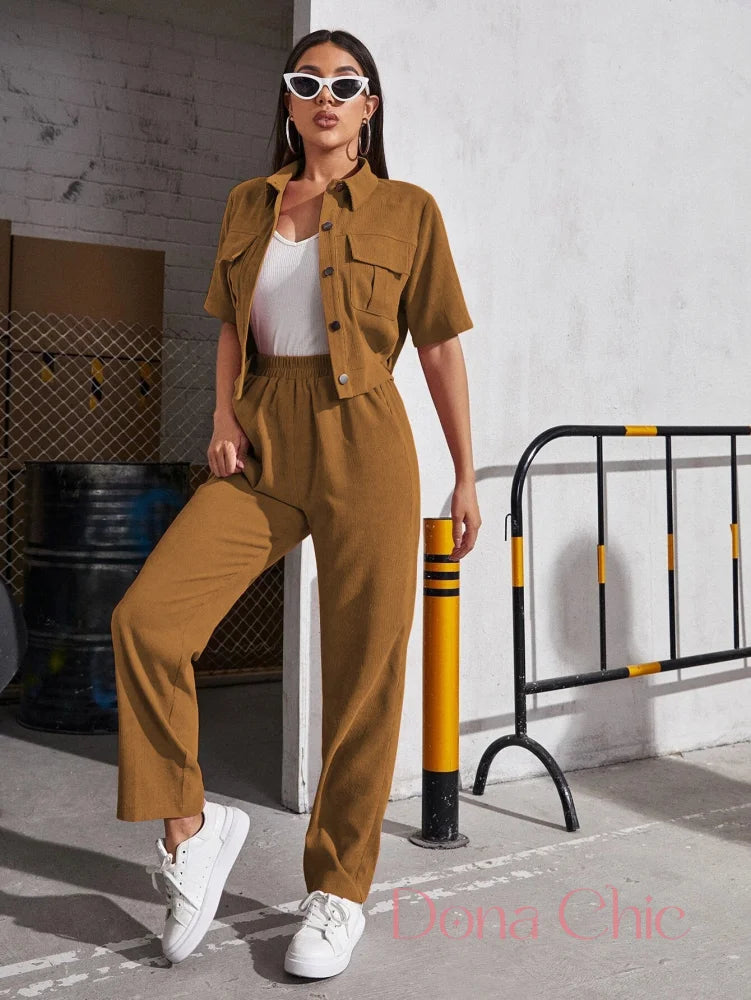 Conjunto Com Camisa Cropped E Calça De Cintura Alta Conjunto Com Camisa Cropped E Calça De Cintura Alta