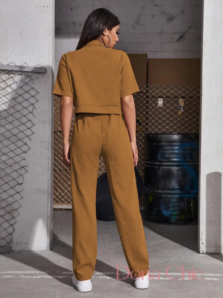 Conjunto Com Camisa Cropped E Calça De Cintura Alta Conjunto Com Camisa Cropped E Calça De Cintura Alta