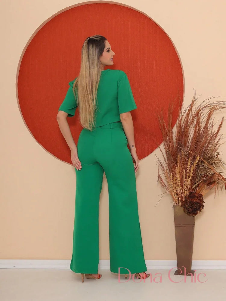 Conjunto Cropped Assimétrico Com Calça De Alfaiataria Conjunto Cropped Assimétrico Com Calça De Alfaiataria