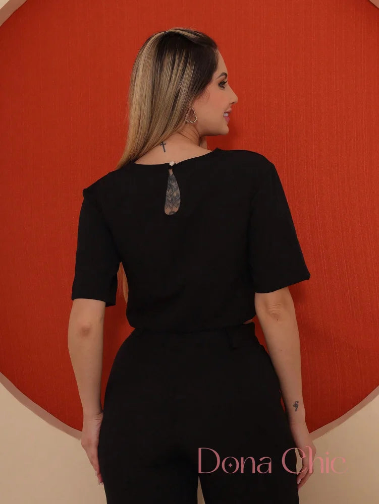 Conjunto Cropped Assimétrico Com Calça De Alfaiataria Conjunto Cropped Assimétrico Com Calça De Alfaiataria
