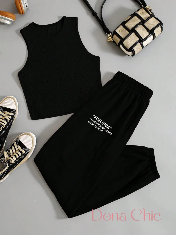 Conjunto Cropped Com Detalhe Em Estampa E Calça Jogger Conjunto Cropped Com Detalhe Em Estampa E Calça Jogger