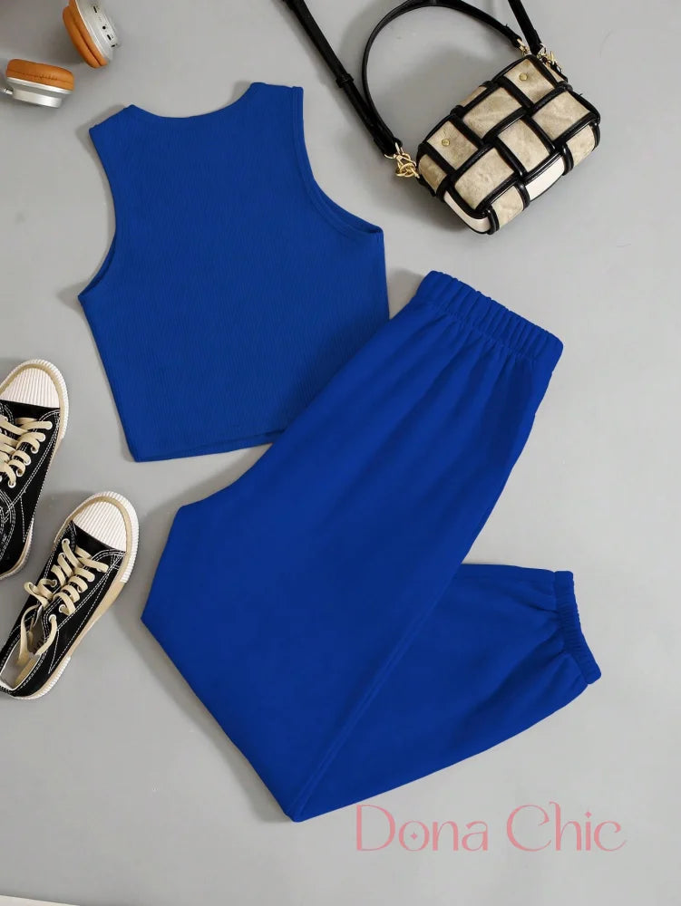 Conjunto Cropped Com Detalhe Em Estampa E Calça Jogger Conjunto Cropped Com Detalhe Em Estampa E Calça Jogger