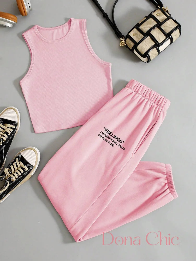 Conjunto Cropped Com Detalhe Em Estampa E Calça Jogger Conjunto Cropped Com Detalhe Em Estampa E Calça Jogger