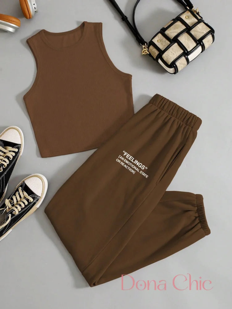 Conjunto Cropped Com Detalhe Em Estampa E Calça Jogger Conjunto Cropped Com Detalhe Em Estampa E Calça Jogger