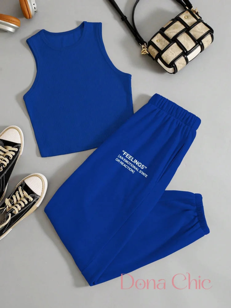 Conjunto Cropped Com Detalhe Em Estampa E Calça Jogger Conjunto Cropped Com Detalhe Em Estampa E Calça Jogger