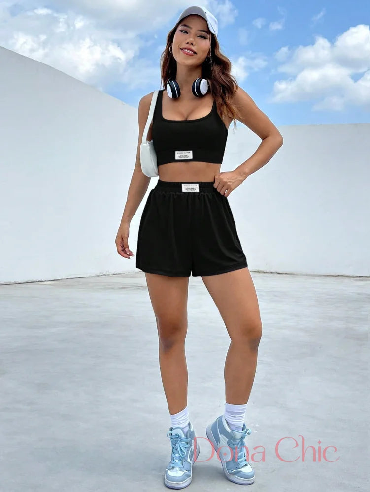 Conjunto Cropped Com Detalhe Em Logo E Short Cintura Alta Conjunto Cropped Com Detalhe Em Logo E Short Cintura Alta