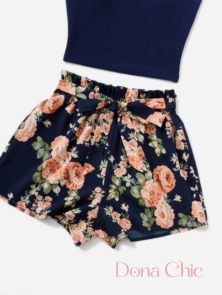 Conjunto Cropped Com Detalhes Ondulados E Short Floral Conjunto Cropped Com Detalhes Ondulados E Short Floral