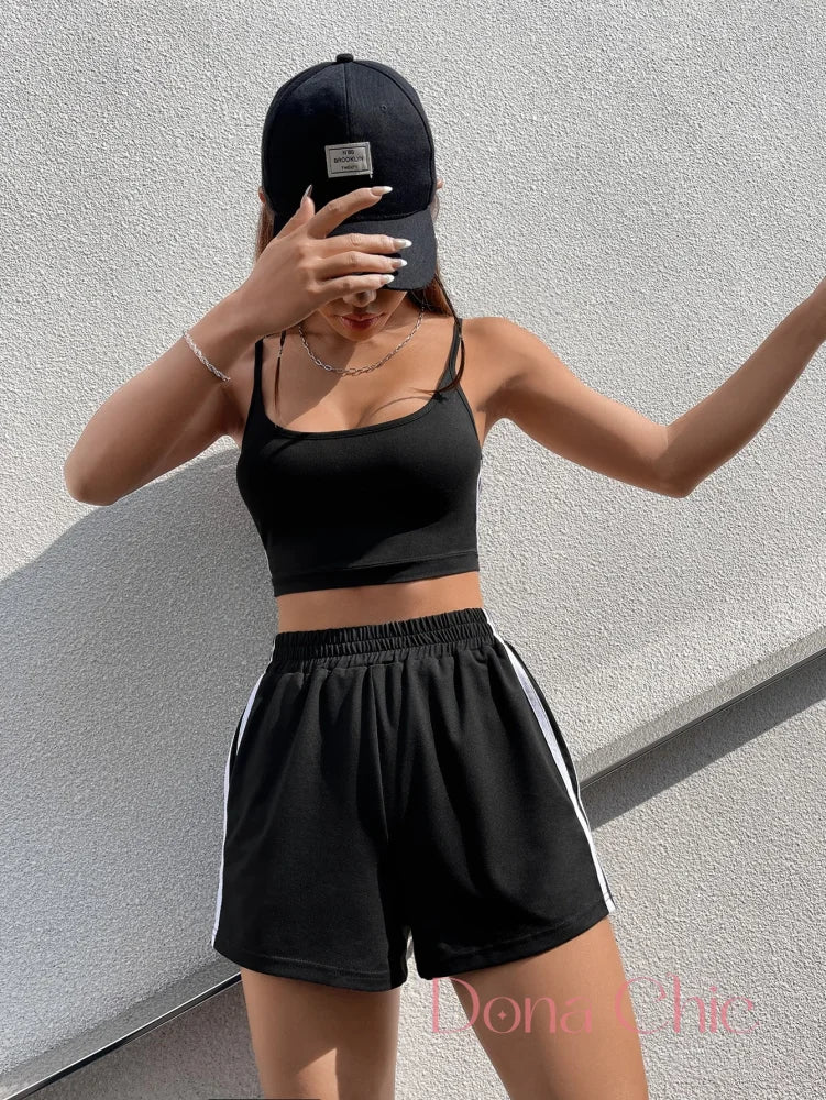 Conjunto Cropped Com Listras Laterais E Short Esportivo Conjunto Cropped Com Listras Laterais E Short Esportivo