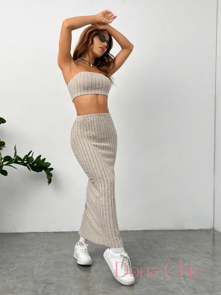 Conjunto Cropped Com Saia Longa Canelada E Fenda Lateral Conjunto Cropped Com Saia Longa Canelada E Fenda Lateral