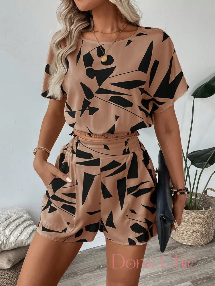 Conjunto Cropped Estampado Com Shorts De Bolsos Conjunto Cropped Estampado Com Shorts De Bolsos