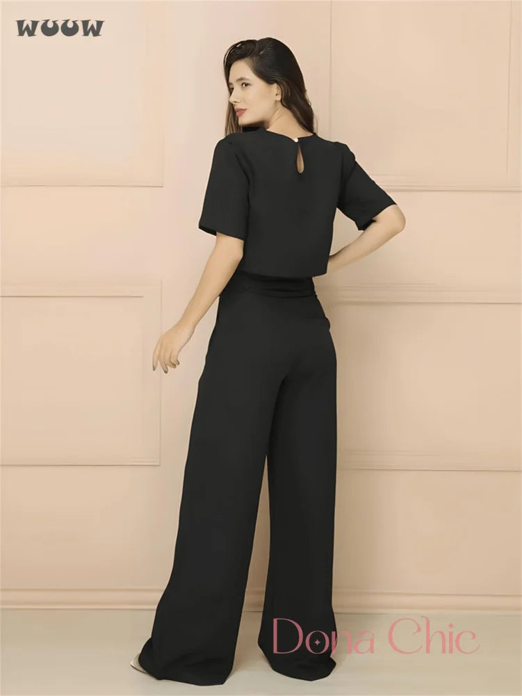 Conjunto Cropped Minimalista Com Calça Reta Elegante Conjunto Cropped Minimalista Com Calça Reta Elegante