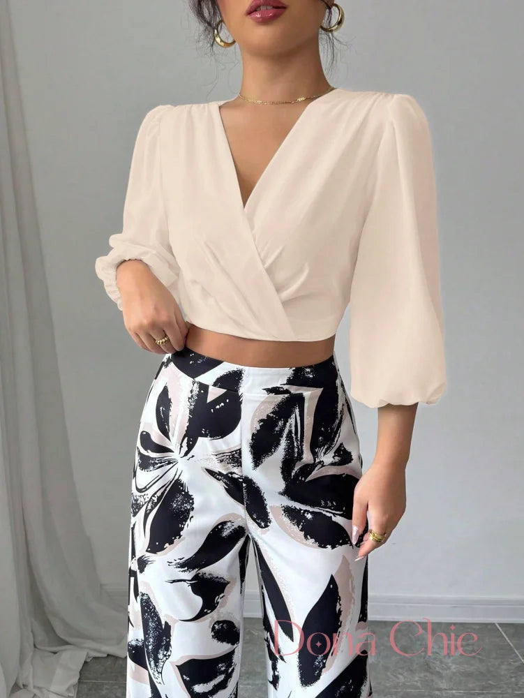 Conjunto Cropped Transpassado Com Calça Estampada Conjunto Elegante com Blusa Bufante e Calça Wide Leg Floral