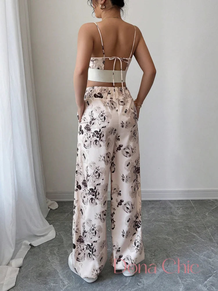 Conjunto Floral Com Alças Finas E Calça Solta Conjunto Floral Com Alças Finas E Calça Solta