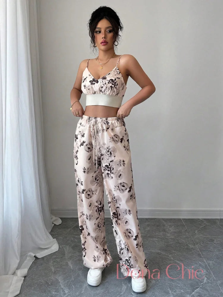 Conjunto Floral Com Alças Finas E Calça Solta Conjunto Floral Com Alças Finas E Calça Solta