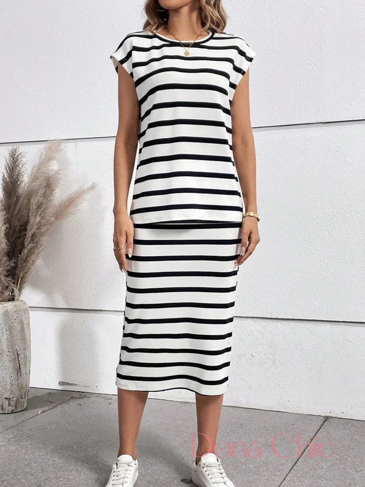 Conjunto Listrado Com Blusa Solta E Saia Midi Ajustada Conjunto Listrado Com Blusa Solta E Saia Midi Ajustada