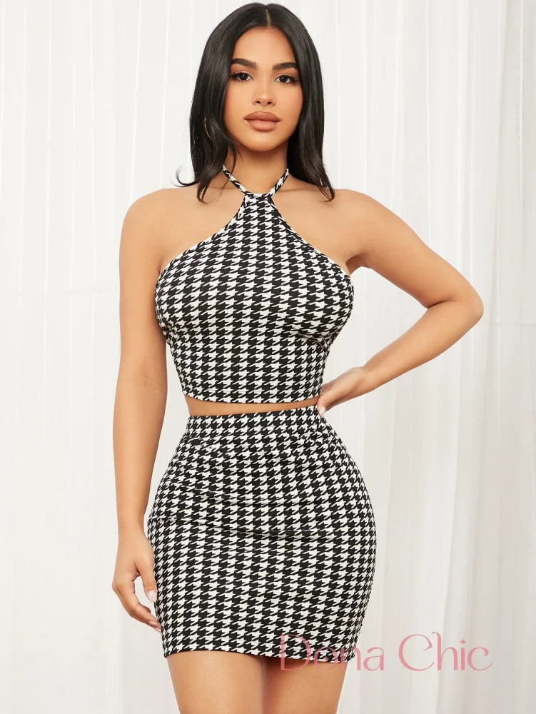 Conjunto Pied-De-Poule Com Blusa Halter E Saia Curta Conjunto Pied-De-Poule Com Blusa Halter E Saia Curta