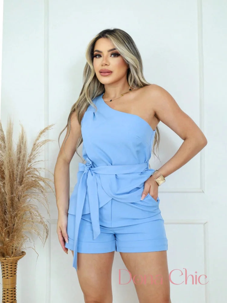 Conjunto Top Assimétrico Com Cinto E Short Cintura Alta Conjunto Top Assimétrico Com Cinto E Short Cintura Alta