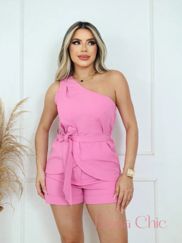 Conjunto Top Assimétrico Com Cinto E Short Cintura Alta Conjunto Top Assimétrico Com Cinto E Short Cintura Alta