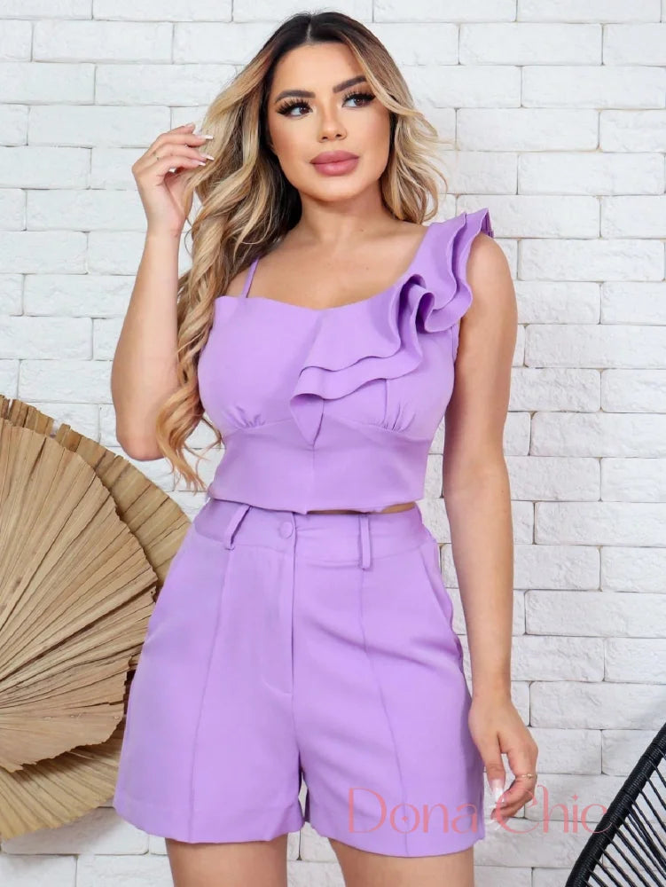 Conjunto Top Com Babado Assimétrico E Short Cintura Alta Conjunto Top Com Babado Assimétrico E Short Cintura Alta