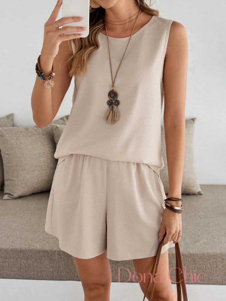 Conjunto Blusa Botões Nas Costas E Short De Cintura Alta Conjunto Blusa Botões Nas Costas E Short De Cintura Alta