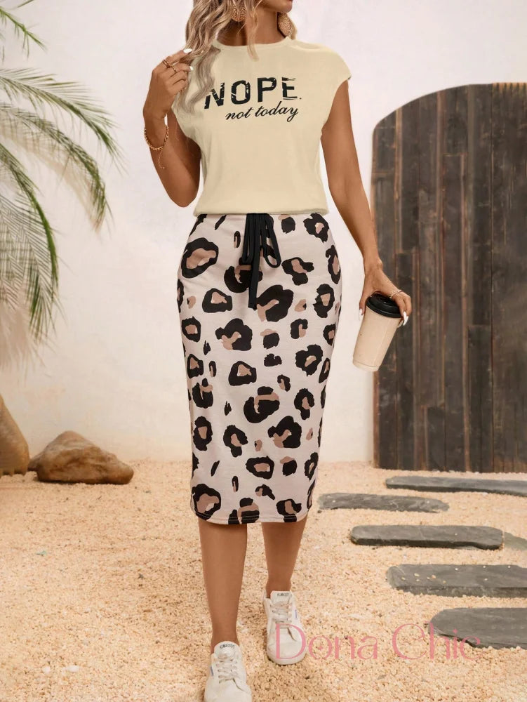 Conjunto Camiseta Estampada Com Saia Animal Print Damasco / P Conjunto Camiseta Estampada Com Saia Animal Print