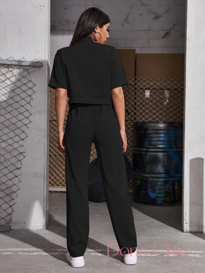 Conjunto Com Camisa Cropped E Calça De Cintura Alta Conjunto Com Camisa Cropped E Calça De Cintura Alta