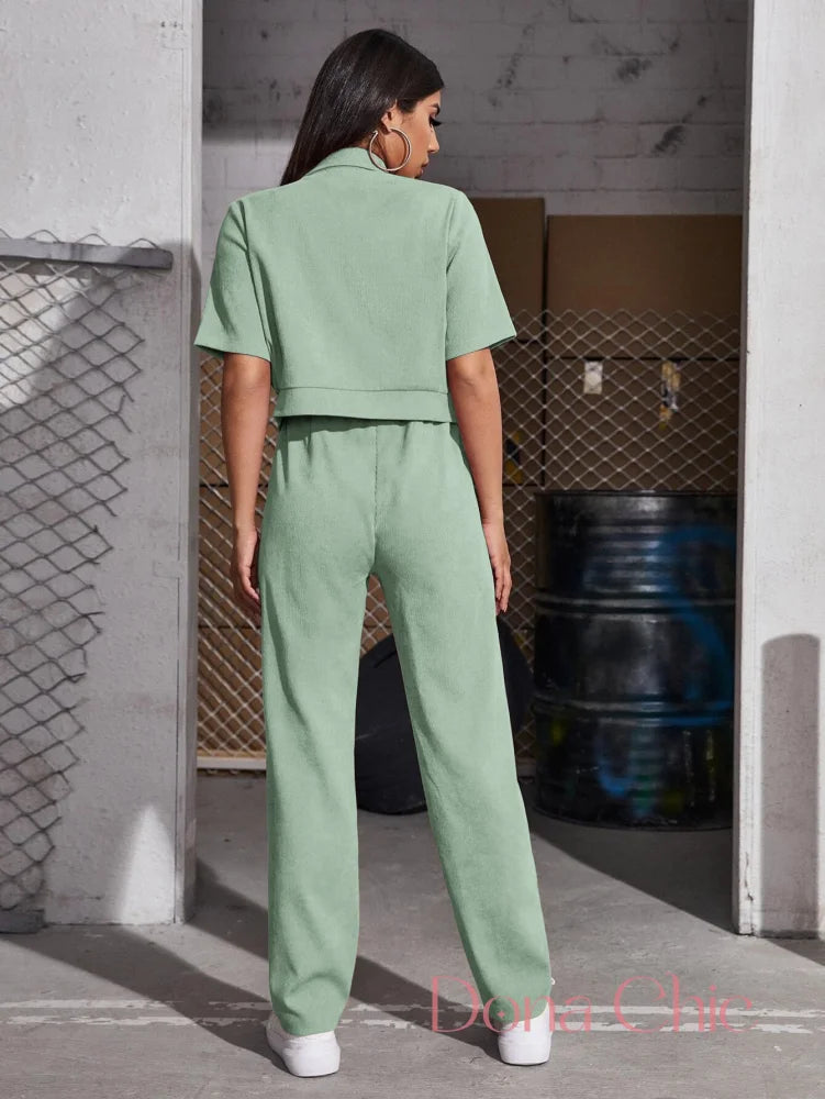 Conjunto Com Camisa Cropped E Calça De Cintura Alta Conjunto Com Camisa Cropped E Calça De Cintura Alta