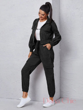 Conjunto Com Jaqueta Cropped E Calça Jogger Bolsos Conjunto Com Jaqueta Cropped E Calça Jogger Bolsos