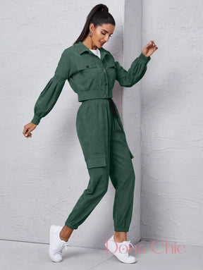 Conjunto Com Jaqueta Cropped E Calça Jogger Bolsos Conjunto Com Jaqueta Cropped E Calça Jogger Bolsos