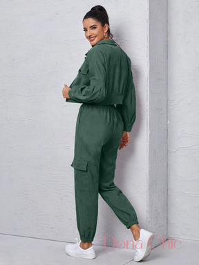 Conjunto Com Jaqueta Cropped E Calça Jogger Bolsos Conjunto Com Jaqueta Cropped E Calça Jogger Bolsos