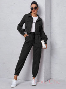Conjunto Com Jaqueta Cropped E Calça Jogger Bolsos Preto / P Conjunto Com Jaqueta Cropped E Calça Jogger Bolsos