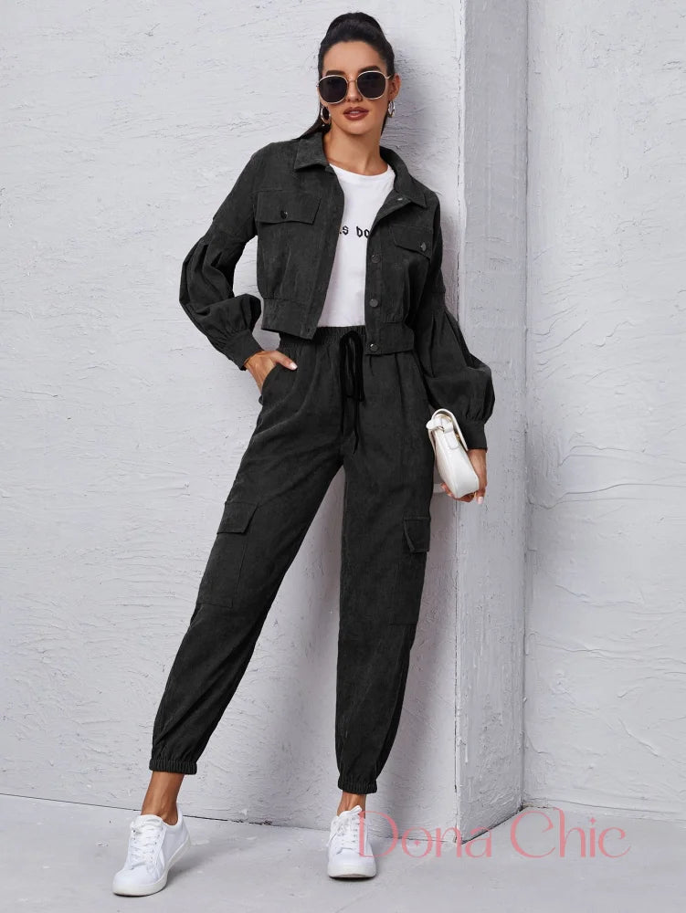 Conjunto Com Jaqueta Cropped E Calça Jogger Bolsos Preto / P Conjunto Com Jaqueta Cropped E Calça Jogger Bolsos