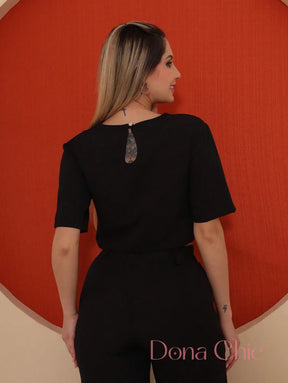 Conjunto Cropped Assimétrico Com Calça De Alfaiataria Conjunto Cropped Assimétrico Com Calça De Alfaiataria