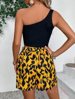 Conjunto Cropped Assimétrico Com Short Animal Print Conjunto Cropped Assimétrico Com Short Animal Print