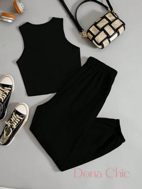 Conjunto Cropped Com Detalhe Em Estampa E Calça Jogger Conjunto Cropped Com Detalhe Em Estampa E Calça Jogger