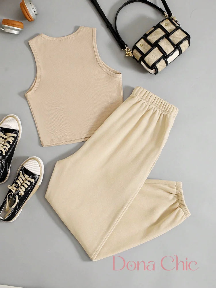 Conjunto Cropped Com Detalhe Em Estampa E Calça Jogger Conjunto Cropped Com Detalhe Em Estampa E Calça Jogger