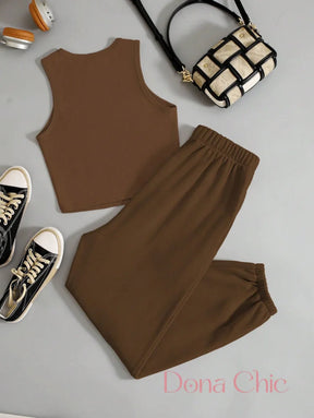 Conjunto Cropped Com Detalhe Em Estampa E Calça Jogger Conjunto Cropped Com Detalhe Em Estampa E Calça Jogger