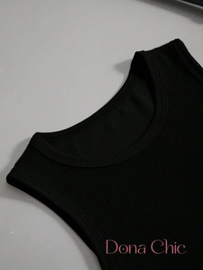 Conjunto Cropped Com Detalhe Em Estampa E Calça Jogger Conjunto Cropped Com Detalhe Em Estampa E Calça Jogger