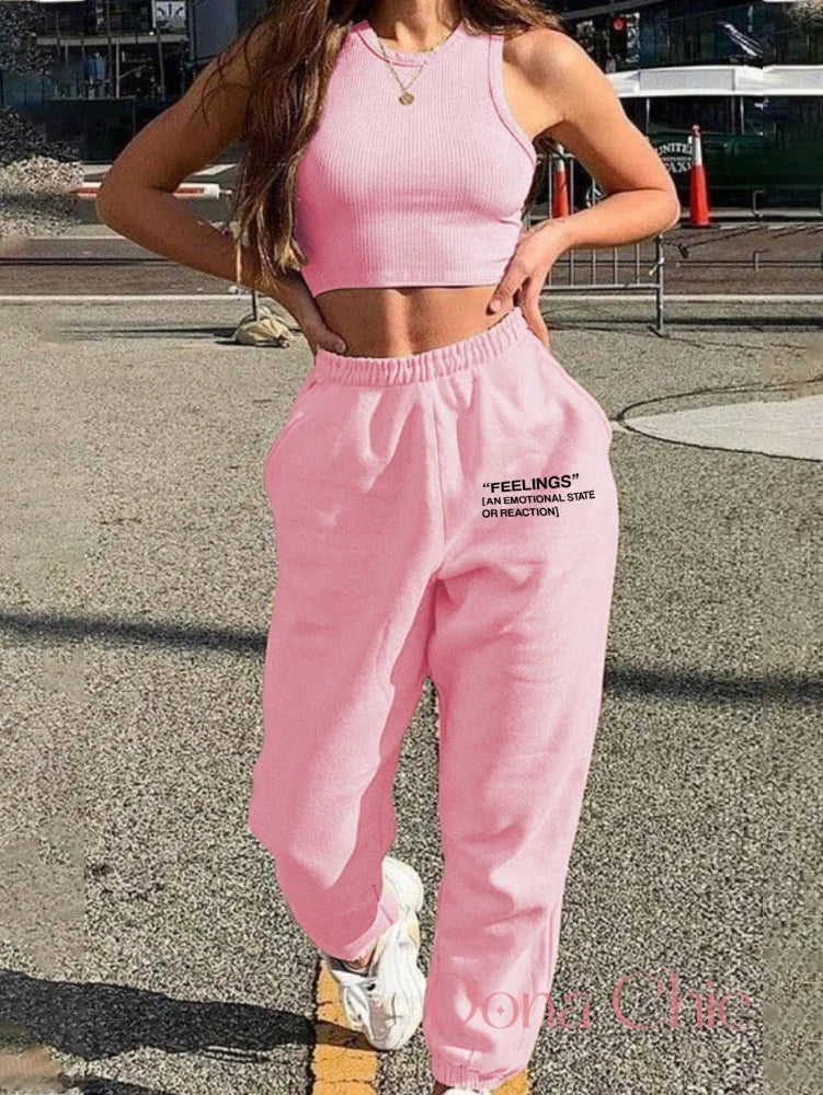 Conjunto Cropped Com Detalhe Em Estampa E Calça Jogger Rosa / P Conjunto Cropped Com Detalhe Em Estampa E Calça Jogger