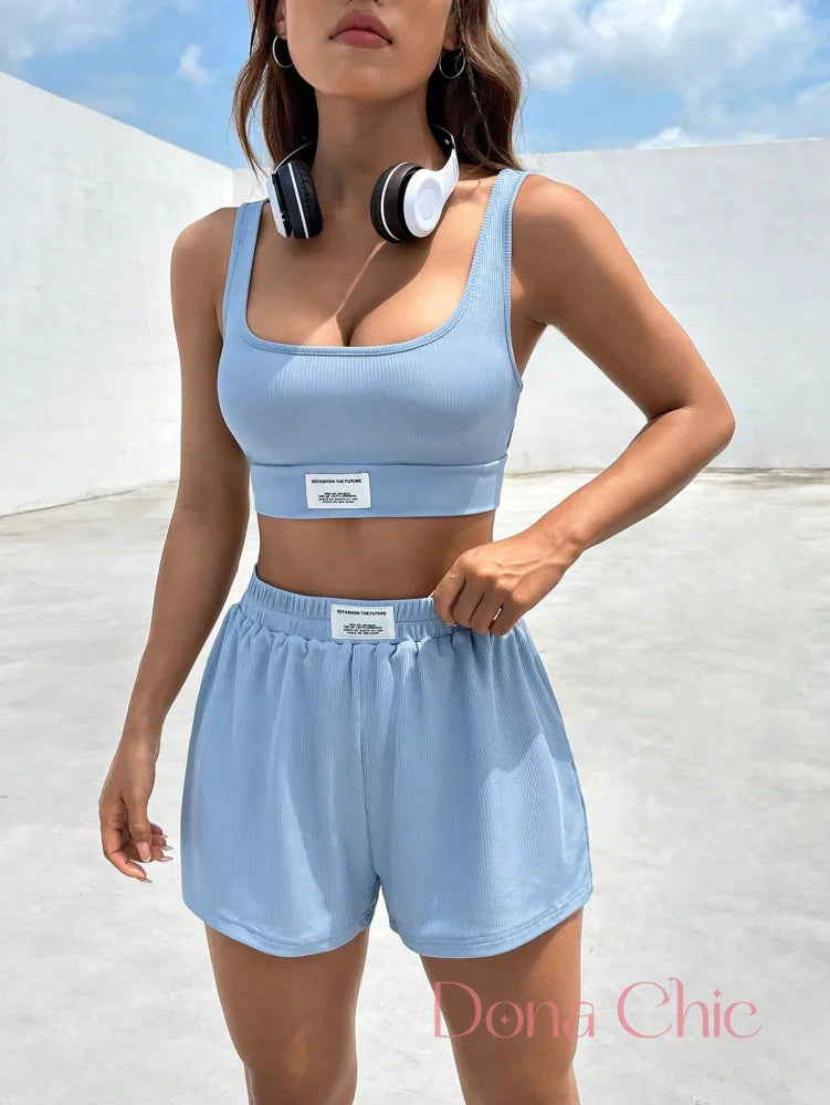 Conjunto Cropped Com Detalhe Em Logo E Short Cintura Alta Azul bebê / P Conjunto Cropped Com Detalhe Em Logo E Short