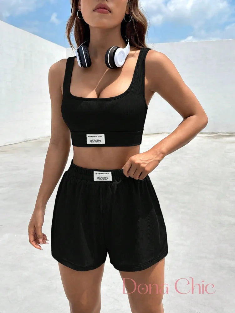 Conjunto Cropped Com Detalhe Em Logo E Short Cintura Alta Preto / P Conjunto Cropped Com Detalhe Em Logo E Short