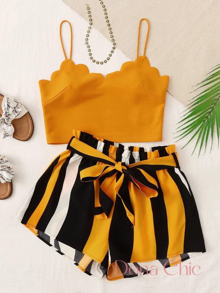 Conjunto Cropped Com Detalhes Ondulados E Short Listrado Amarelo / P Conjunto Cropped Com Detalhes Ondulados E Short
