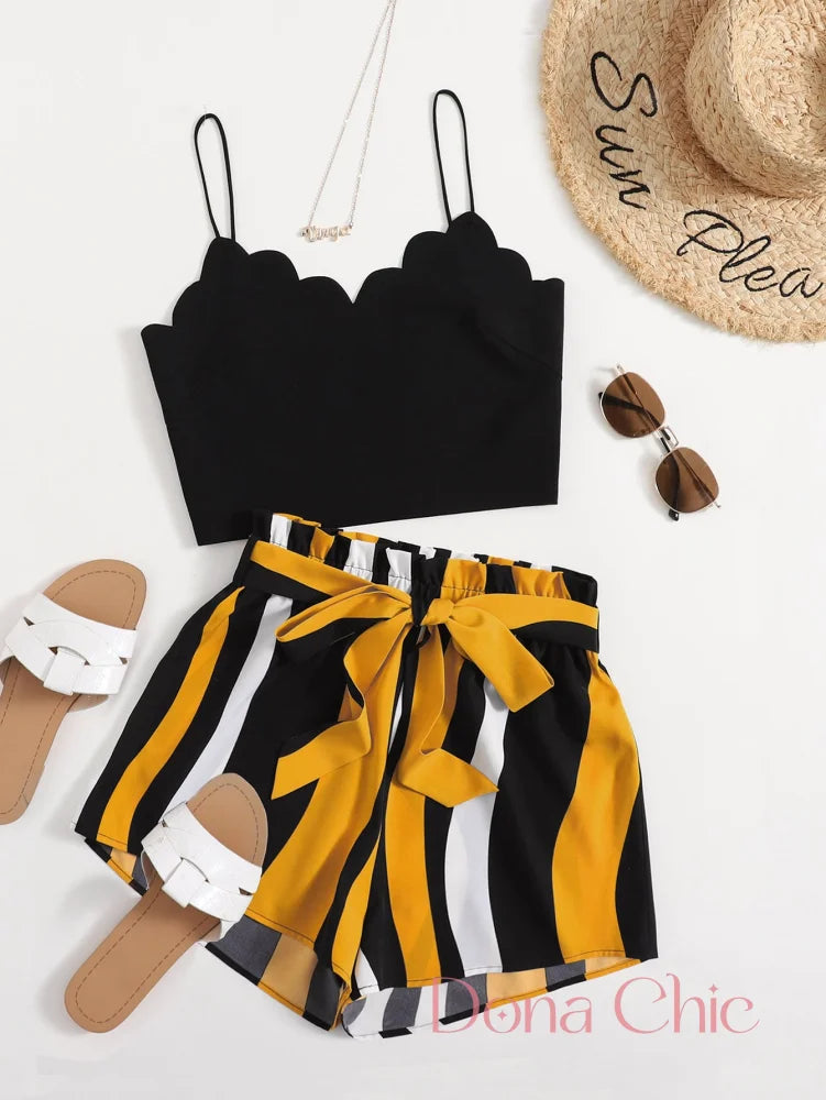 Conjunto Cropped Com Detalhes Ondulados E Short Listrado Preto / P Conjunto Cropped Com Detalhes Ondulados E Short