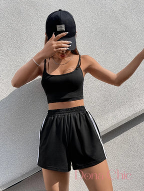 Conjunto Cropped Com Listras Laterais E Short Esportivo Conjunto Cropped Com Listras Laterais E Short Esportivo